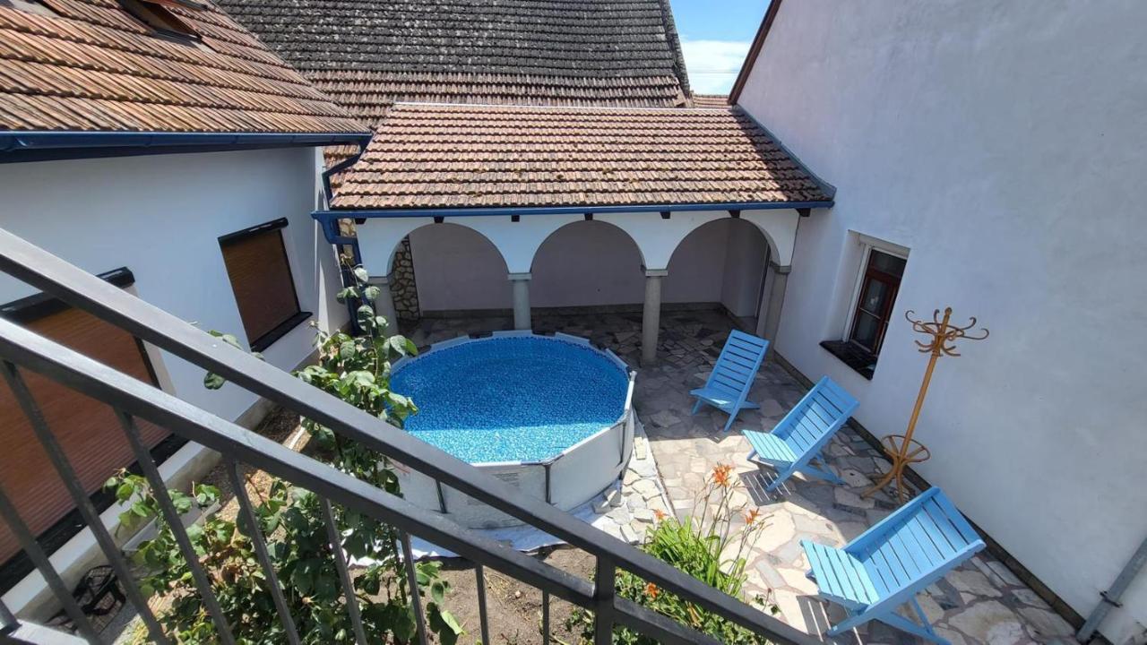 Naturalni Vinarstvi Tomas Krizek, Penzion Dvorek Dolní Dunajovice Extérieur photo